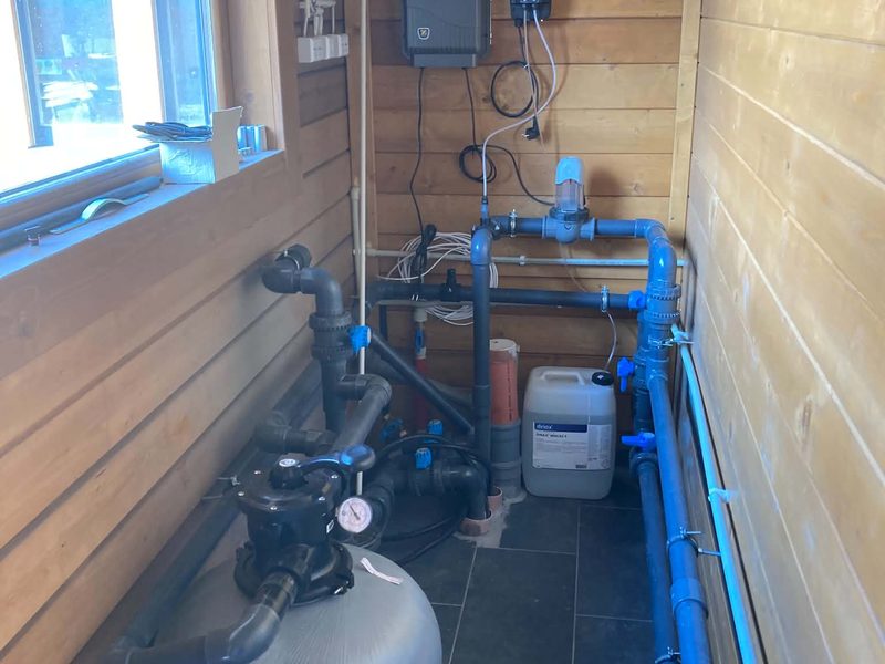 Die Pooltechnik im Technikraum.